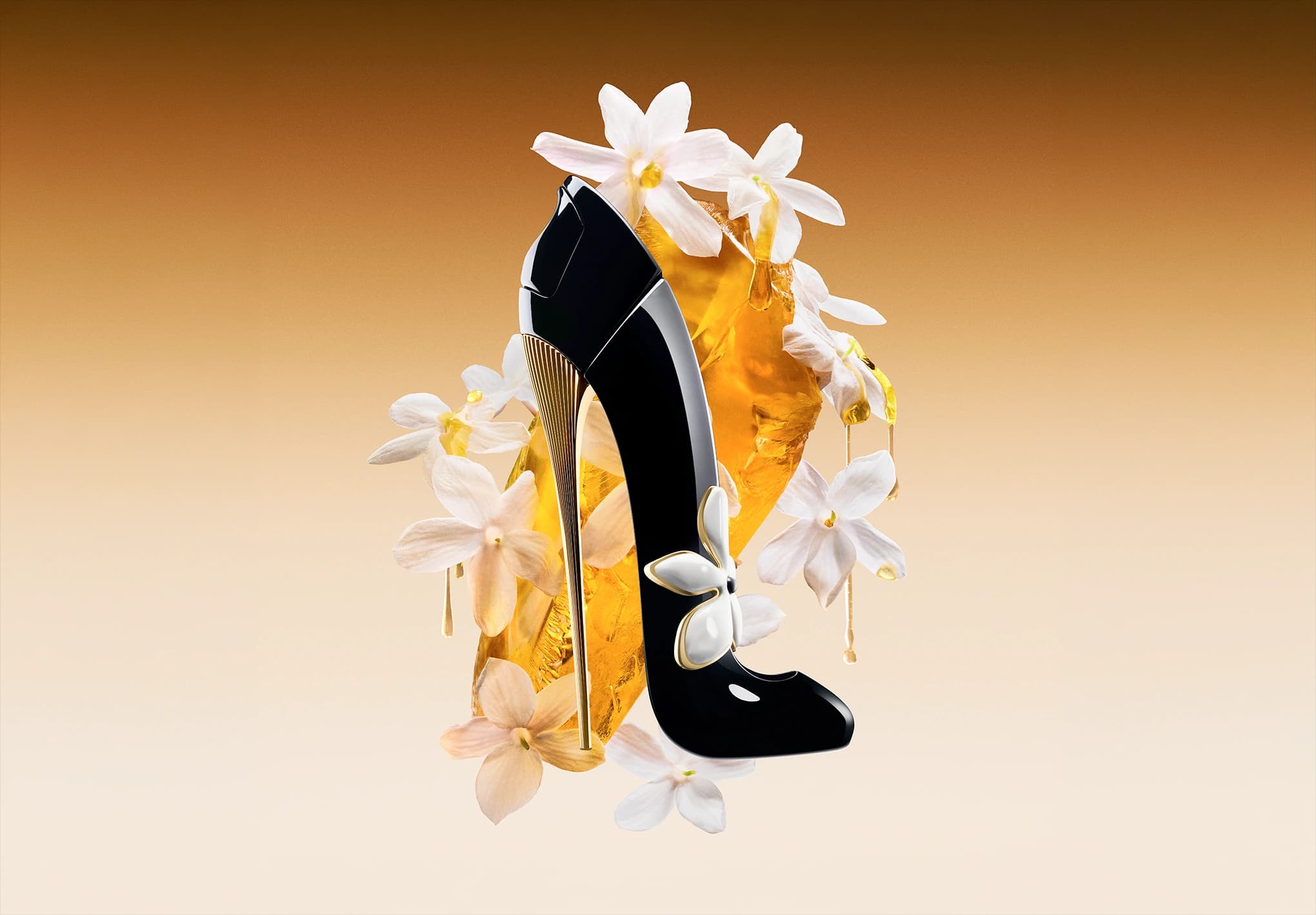 Frasco Good Girl Jasmine Absolute com flores de jasmim
