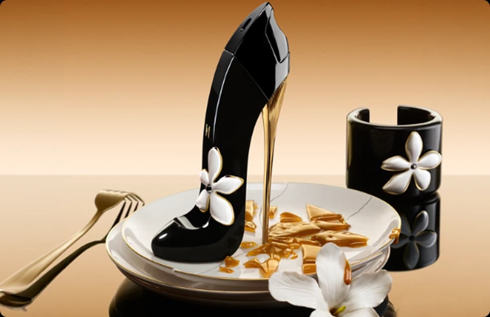 Frasco Good Girl Jasmine Absolute com caramelo e flor de jasmim